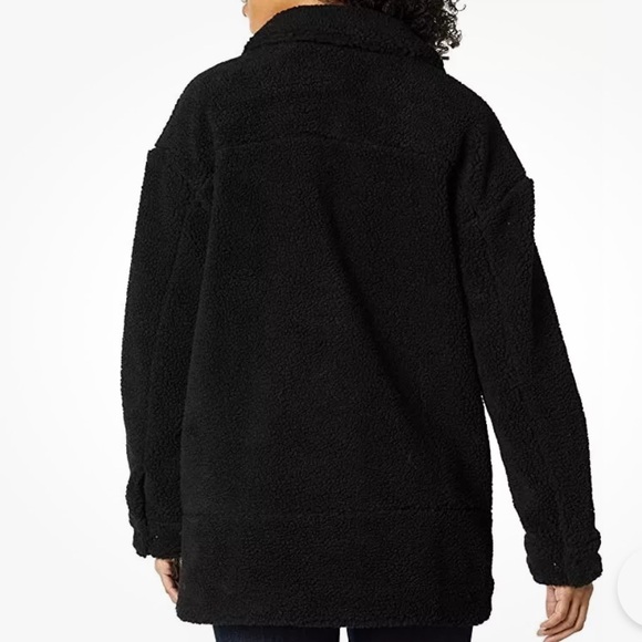 Levi's Women's Oversized Long Sherpa Trucker Jacket Black - Picture 3 of 3